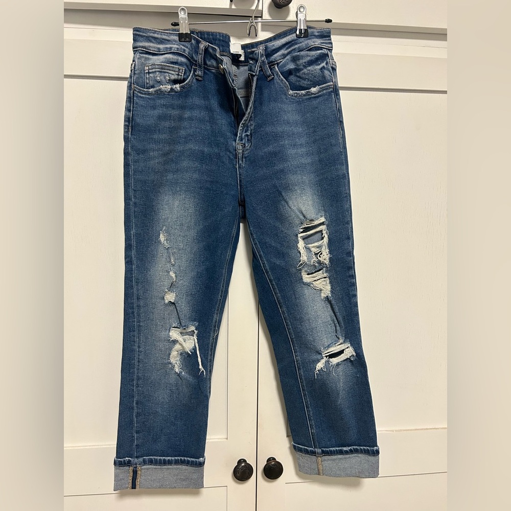 Trendy Distressed Ankle Jeans in Blue
